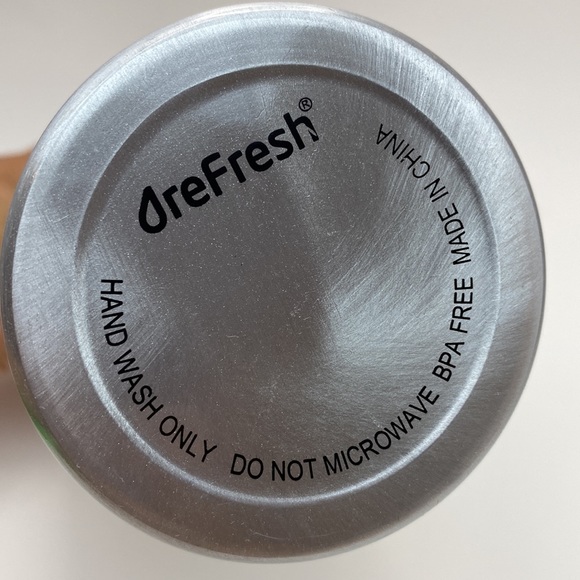 Snoopy Hawaii bottle with screw cap NWT! Silver with Snoopy surfboard design - Picture 4 of 13